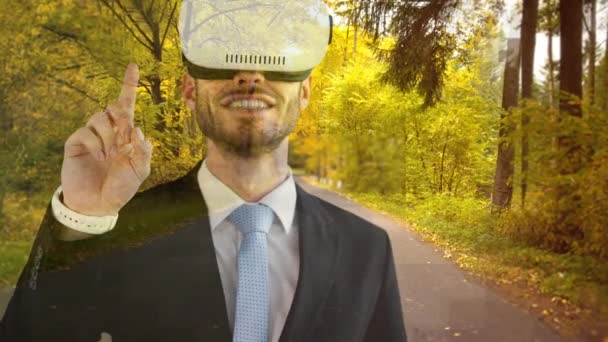 Digital Composite Von Geschäftsmann Mit Headset Vor Naturanimiertem Hintergrund — Stockvideo