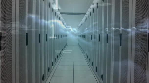 Salle de serveur de données contre le code de nombres binaires animés avec fond de nuages 