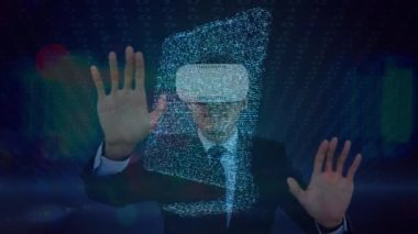 İşadamı masaüstünden, cep telefonu, dizüstü bilgisayar için tablet, değişiklikleri arka planda animasyon karşı Vr kulaklık kullanarak dijital bileşik