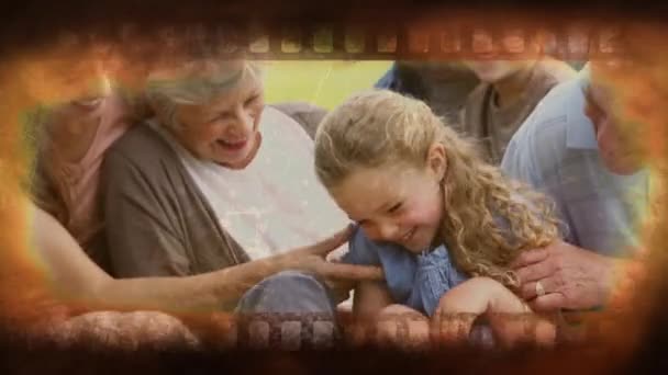 Viejo Película Cinta Mostrando Feliz Familia Con Perro — Vídeos de Stock