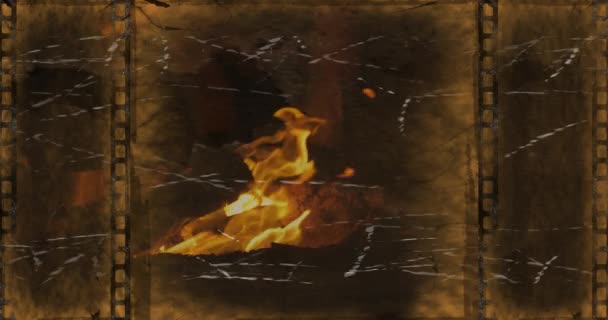 Oude Film Tape Weergegeven Brandende Vlammen — Stockvideo