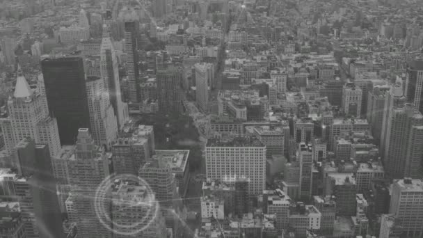 モノクロの色および移動データ接続が付いている都市の空中写真のデジタル合成 — ストック動画