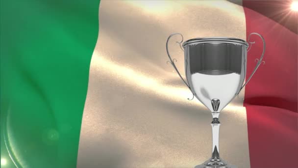 Bandeira Italiana Soprando Vento Contra Troféu Prata — Vídeo de Stock