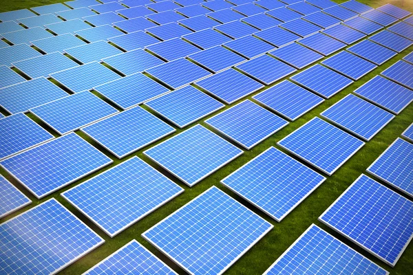 Painéis Solares Contra Grama — Fotografia de Stock