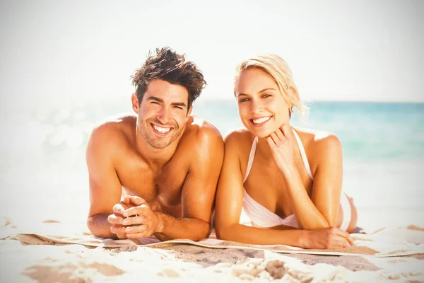 해변에 커플의 초상화 — 스톡 사진