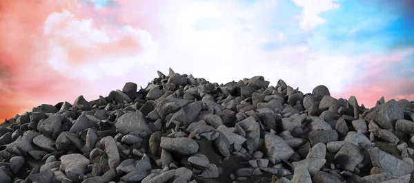 青空の風光明媚なビューに対して岩の山 — ストック写真