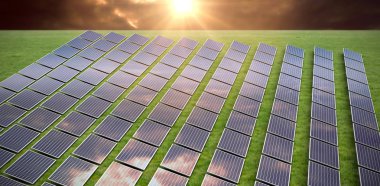 Çim ve gökyüzü karşı güneş panelleri 