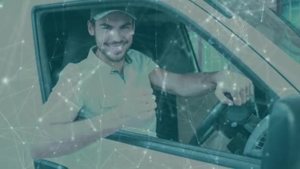 Minibüsle Teslimat Yapan Veri Bağlantıları Olan Mutlu Teslimatçının Görüntüsü — Stok video