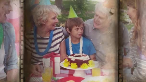 風船やバナーで飾られた庭でケーキやキャンドルで誕生日を祝う幸せな大家族 — ストック動画