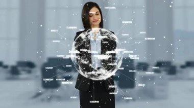 Dijital Dünya'ya veri ile bir bulanık office özgeçmişlerine bakarak gülümseyen iş kadını