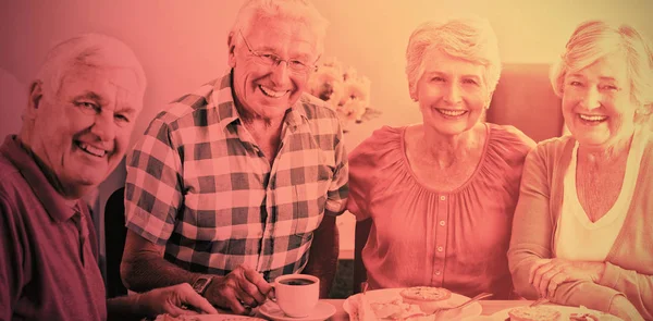 Seniorer Har Lunch Tillsammans Ett Äldreboende — Stockfoto