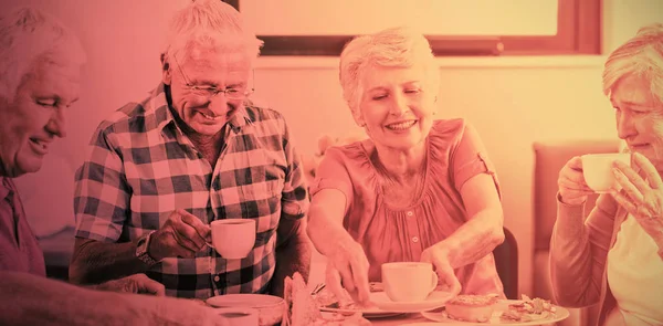 Seniorer Har Lunch Tillsammans Ett Äldreboende — Stockfoto