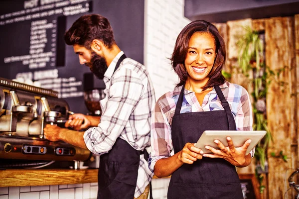 Cameriera Con Tablet Cameriere Con Macchina Caffè Nel Bar — Foto Stock