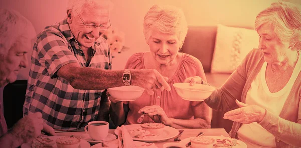 Пожилые Люди Обедают Вместе Доме Престарелых — стоковое фото