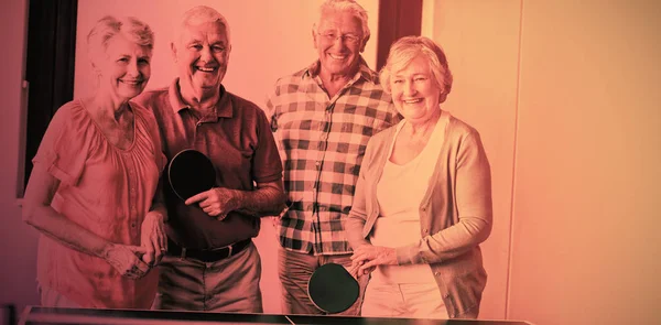 Idosos Jogando Ping Pong Uma Casa Repouso — Fotografia de Stock