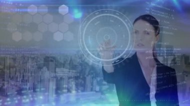 Dijital dokunmadan futuristik ekran veri gösterimi karşı güzel işkadını bileşkesi