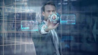 Dijital dokunmadan futuristik ekran veri gösterimi karşı bir Kafkas işadamı bileşkesi