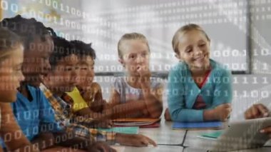 Öğretim çocuklar dijital tablet şekil ikili kodlarının karşı öğretmen