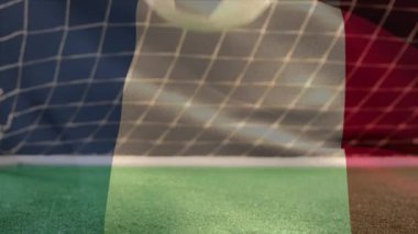 Fransız ulusal bayrak çizimi karşı çimenlerin üzerinde zıplayan futbol dijital bileşik