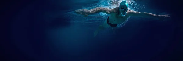 Вмістити Плавати Тренування Самостійно Басейні Центрі Відпочинку — стокове фото