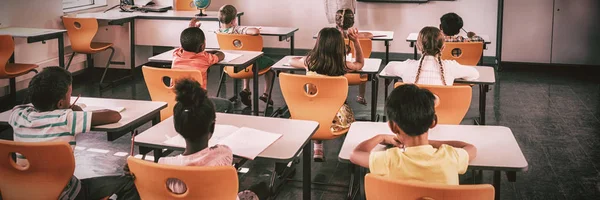 Teacher Giving Lesson Her Students School — Stock Photo, Image