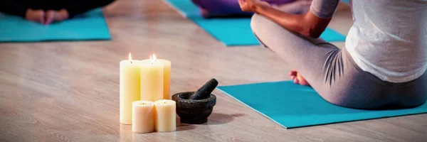 Instructor Tomando Clases Yoga Gimnasio —  Fotos de Stock