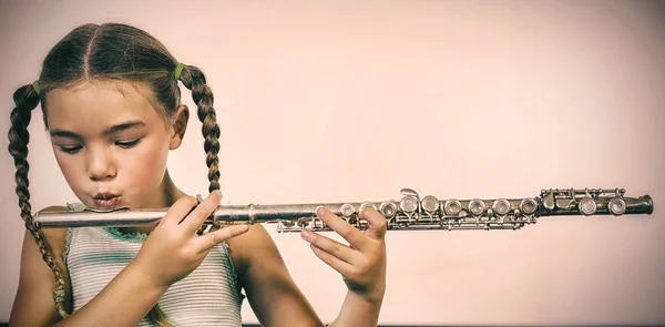 Estudante Tocando Flauta Sala Aula Escola — Fotografia de Stock