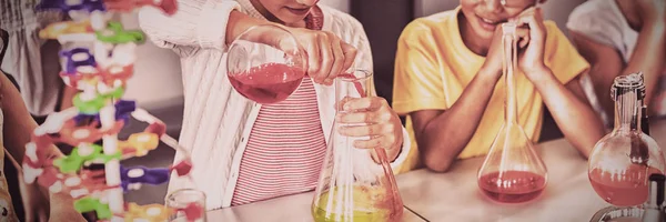 Pupil Doing Science While Classmates Looking Her Classroom — Stock Photo, Image