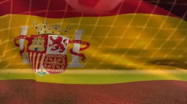 Futbol topu futbol sahası üzerinde ön plan üzerinde dalgaların İspanyolca bayrak süre çimenlerin üzerinde zıplayan dijital bileşik.