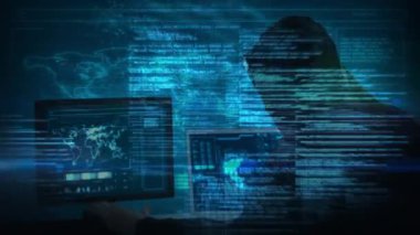 Dijital bileşik akıllı beyaz hacker ile yün ve siyah kazak kuşkuyla arkasından bakarken bilgisayar sistemi kesmek. İkili kod ön plan üzerinde hareket eder..
