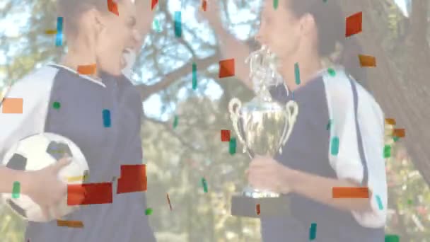 Vista Frontal Jóvenes Felices Futbolistas Multiétnicas Con Copa Animando Mientras — Vídeo de stock