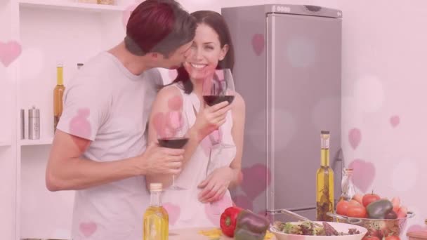 Vista Frontal Feliz Pareja Caucásica Preparando Cena Mientras Bebe Vino — Vídeo de stock