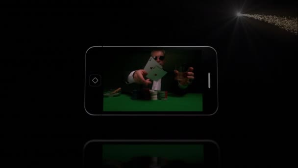 Цифровой Смартфон Планшет Экран Компьютера Показывающий Покерную Вечеринку Темном Фоне — стоковое видео