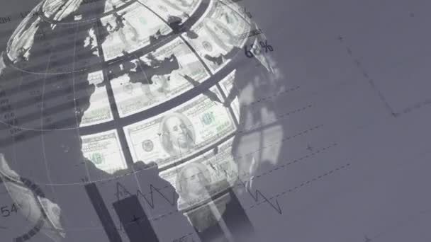 Digitální Složený Globe Vystavené Nás Dolarové Bankovky Otáčení Proti Statistiky — Stock video