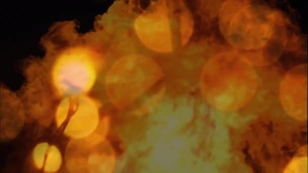 黒い背景のボケ効果に対して偽の火のデジタル合成 — ストック動画