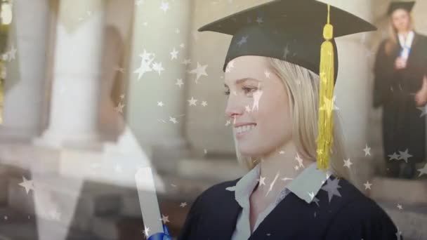 Compuesto Digital Una Joven Mujer Caucásica Que Usa Hueco Graduación — Vídeo de stock