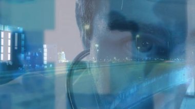 Dijital doktor hastaların kalp için araba şehir arka plan karşı yüksek yolda araba kullanırken stetoskop kullanarak listeleyen bileşimi