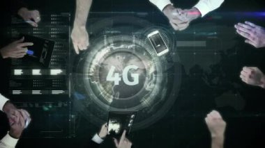 Kürenin içinde işadamları tarafından çevrili sayısal tablo iplik ile 4 g logosunun dijital animasyon