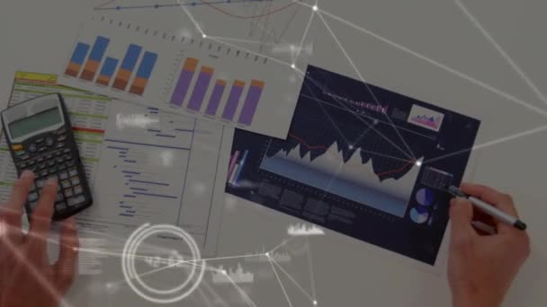 Composito Digitale Statistiche Controllo Maschile Utilizzando Calcolatrice Tutti Dati Sono — Video Stock