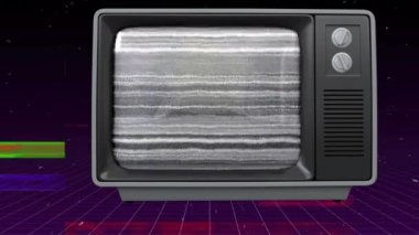 Bir ananas ve günbatımı ekrandaki bir mor ızgara desen arka planda karşı şifreli etkisi çevrili olan eski bir TV dijital animasyon.
