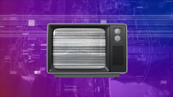 紫色のフィルタを備えたバックグラウンドでの空中ビューに対する古い暑いテレビの正面図 — ストック動画
