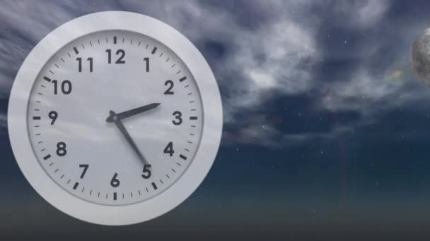 Relógio Branco Móvel Gerado Digitalmente Com Fundo Céu Girando Para — Vídeo de Stock
