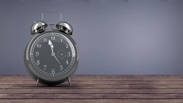 Relógio Alarme Gerado Digitalmente Atingindo Anéis Piso Madeira Fundo Azul — Vídeo de Stock