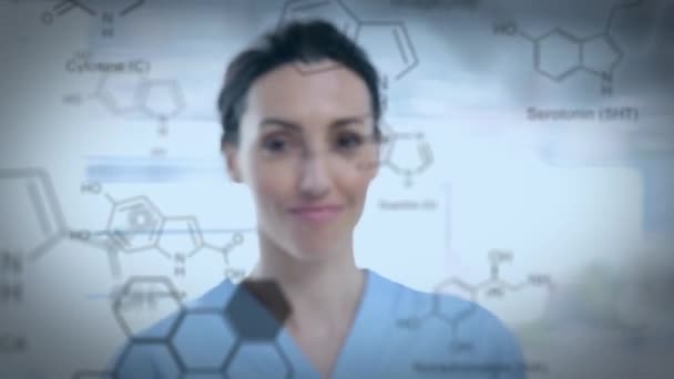 Närbild Läkare Kaukasisk Kvinna Och Kemiska Obligationer Hon Ler Medan — Stockvideo