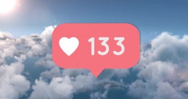 Pembe gibi bir animasyon veya kalp düğmesi sayıları artan. Arka plan güneşli gökyüzü 4k