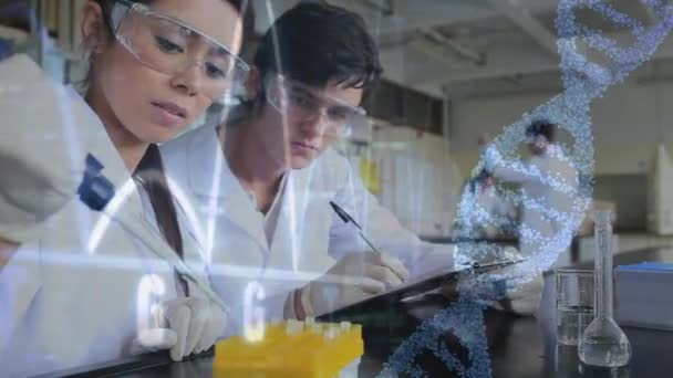 Close Cientistas Caucasianos Masculinos Femininos Conduzindo Pesquisas Laboratório Com Fios — Vídeo de Stock