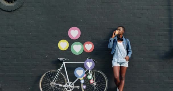 Front View Black Woman Standing Parked Bicycle Leaning Brick Grey — Stock Video