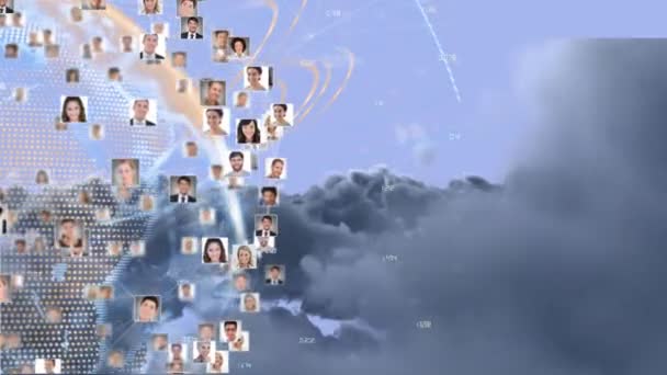曇り空の背景にコンポーネントとしてプロファイル写真を持つ回転地球のデジタルコンポジット — ストック動画