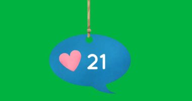 Artan sayılar ve yeşil arka plan 4k üzerinde pembe bir kalp simgesi içeren bağlı bir mavi konuşma balonu Animasyonu