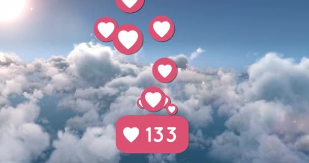 数字动画的心脏按钮计数增加 心脏图标在天空背景 上向上飞 — 图库视频影像